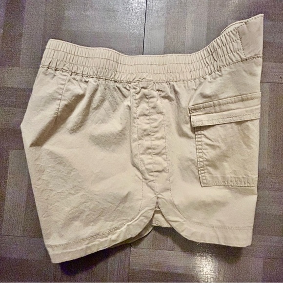 RE Generation (by Celebrity Pink)Khaki Polplin Dolphin Short sz L nwt #001 - Picture 3 of 3